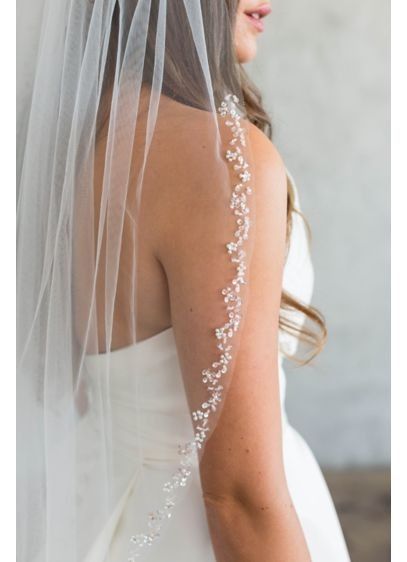 What type of veil would you pair with this dress? 3