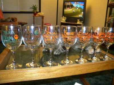 If you're someone who is buying glasses&mugs for your wedding partyy...