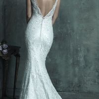 Who's changing dresses in the middle?