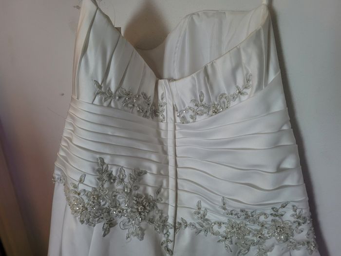 Wedding Gown for Sale. (only worn to try on) David's Bridal Size 18w asking $300 - 2