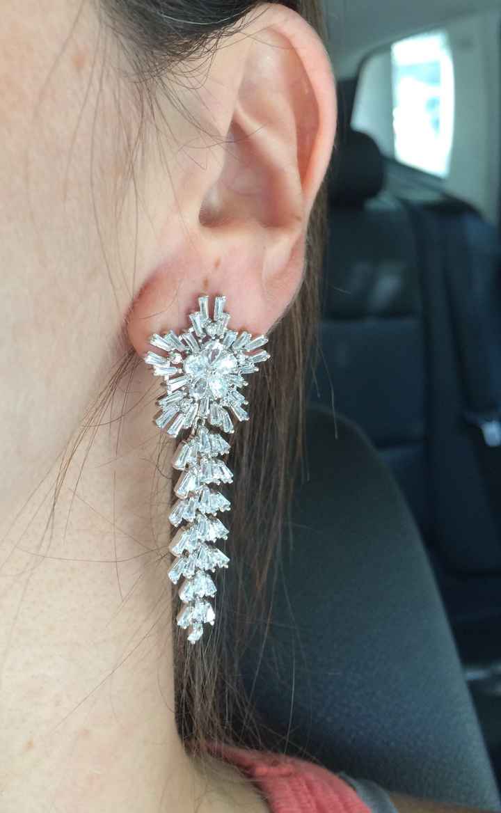 Help me choose earrings please?