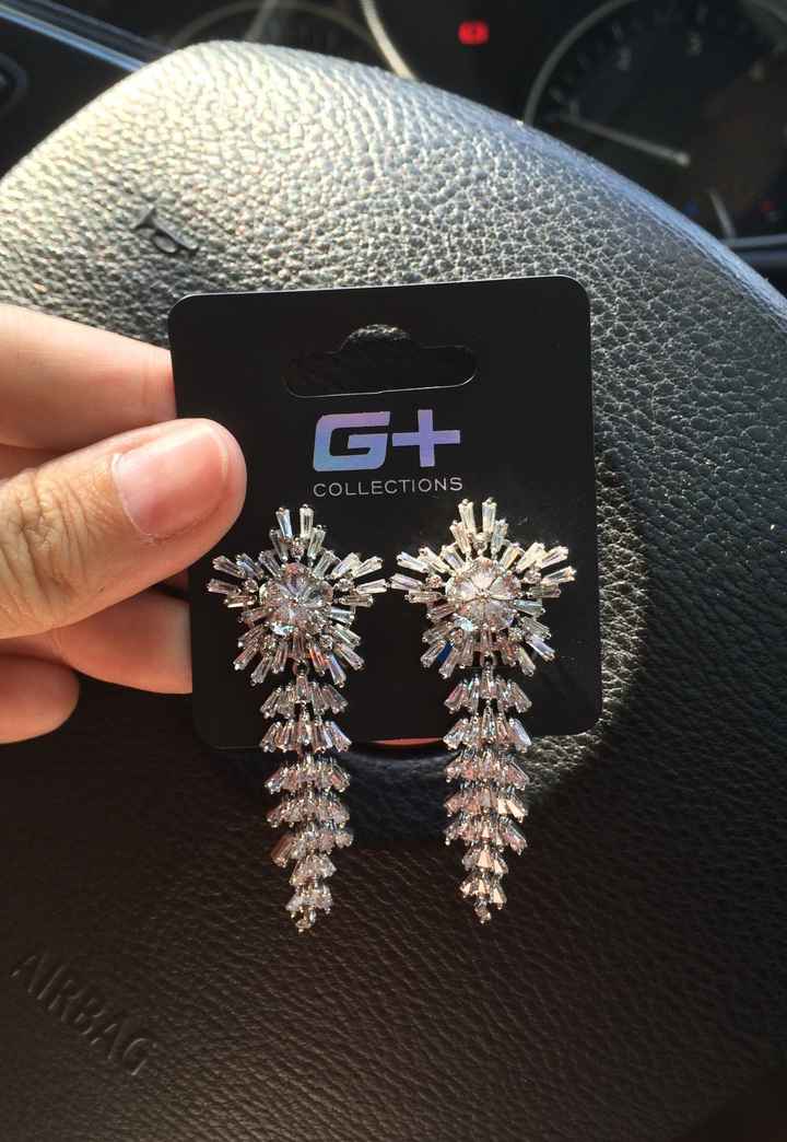 Help me choose earrings please?