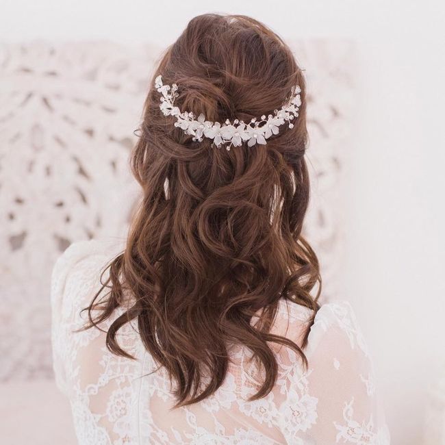 Opinions on acessories/hair/veil or no veil