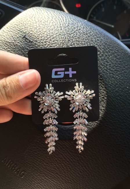 Help me choose earrings please?