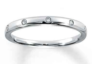 SPINOFF: Whether you like your engagement ring or not, let's see them!