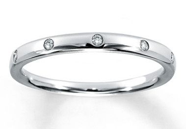 SPINOFF: Whether you like your engagement ring or not, let's see them!