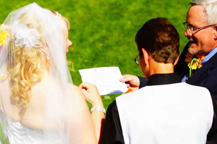 Hair Accessories That can be Worn with a Veil