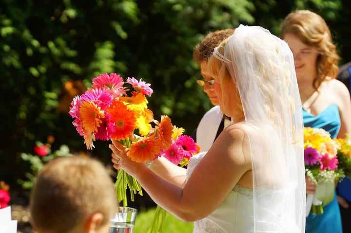 SHOW ME YOUR GERBERA DAISIES! - flowers help!
