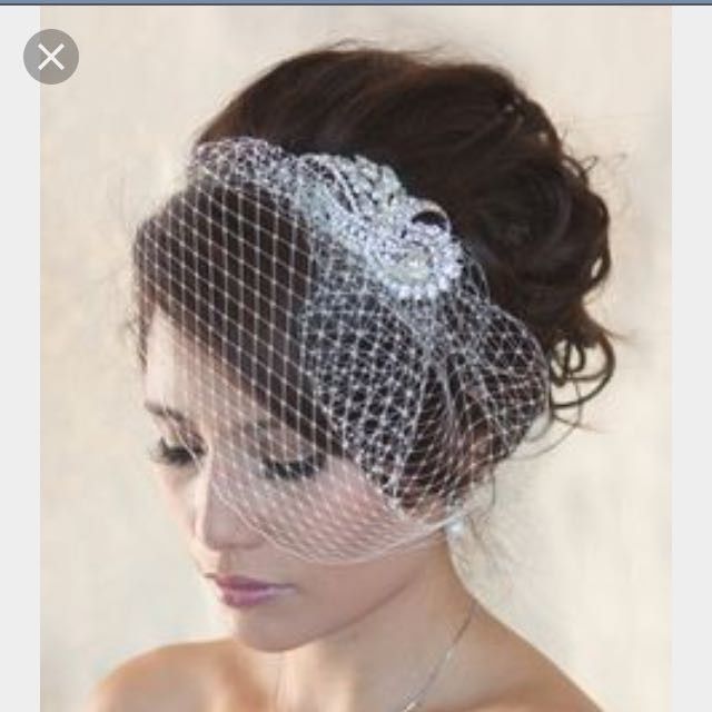 Who's not wearing a veil?