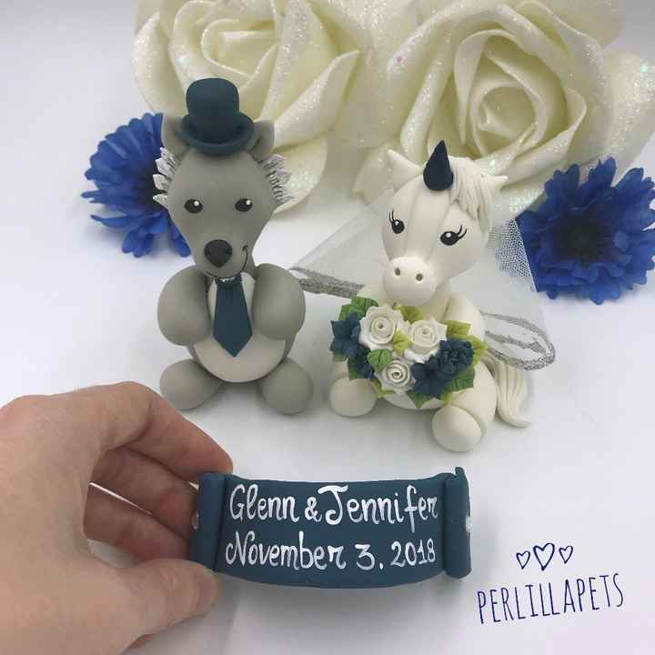 Cake topper 