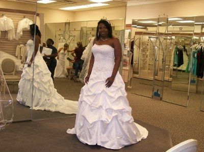 BRIDES...I want to see your DRESSES!!!~~~~
