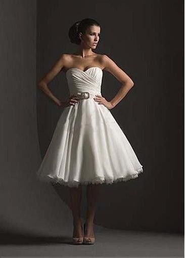 I've narrowed my 3 dress choices down!!!!
