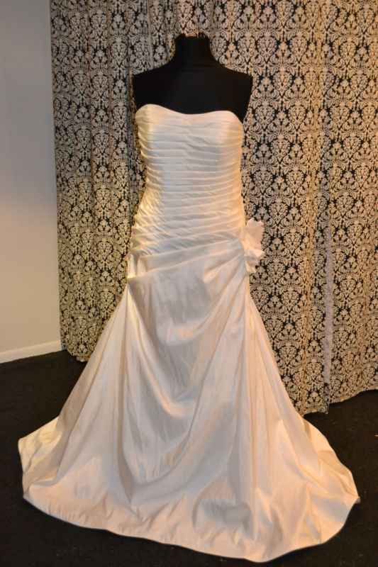 changed my dress but having 2nd thought help please! original dress pictures included