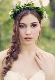Does this hair go with this dress.?