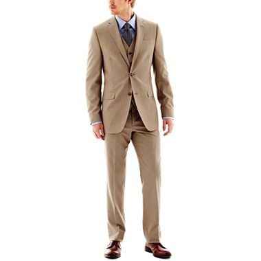 Does this suit need a vest?