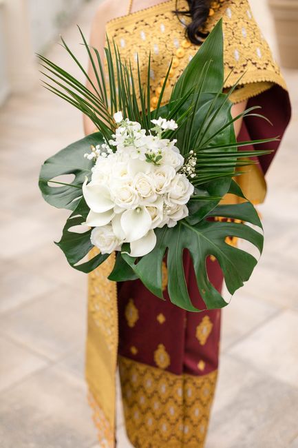 i Diy'ed Tropical Florals for My Wedding 6