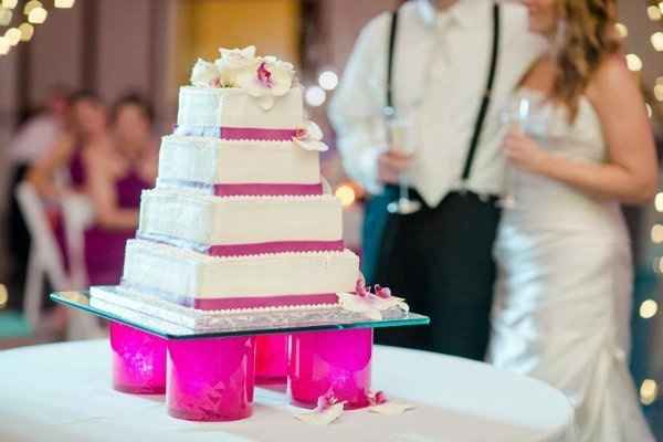 Are you having a cake stand?