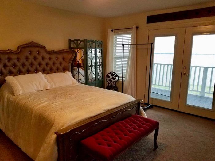 Where are you getting ready? - 4