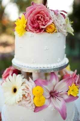 Show us those wedding cakes!!!