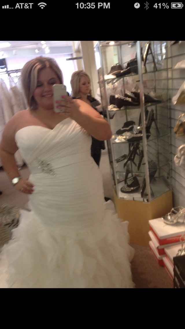 Plus size or full figured brides, let's see those gowns!
