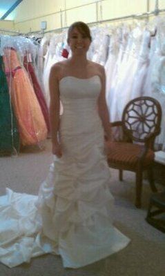 I finally got to go try on my dress *PICS*