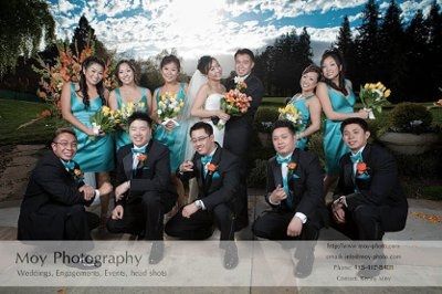 What color flowers with this colored dress?
