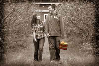 A few questions about engagement pics?