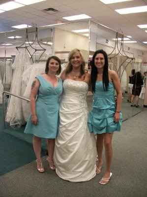 Need help finding shoes for my dress.....Pics!