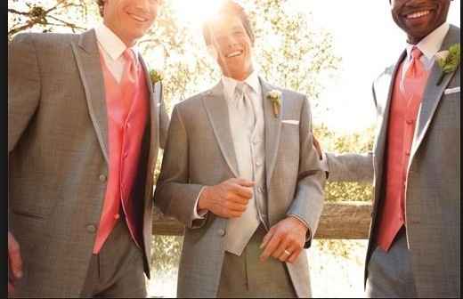 How to distinguish Man of Honor from groomsmen