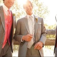 How to distinguish Man of Honor from groomsmen