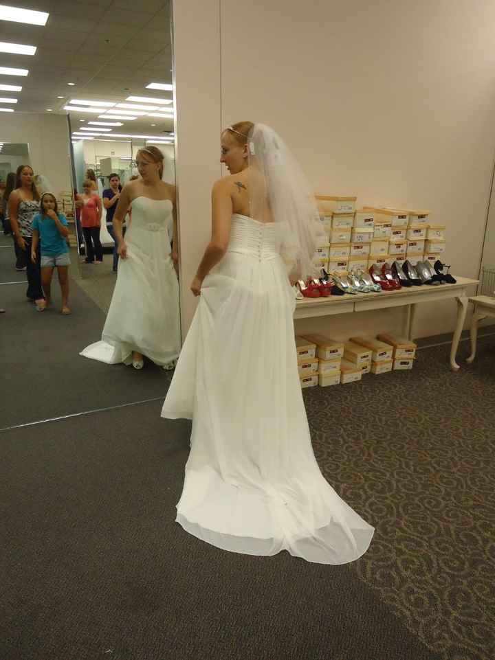 Said YES to the dress!! =) **Updated with PICS!**