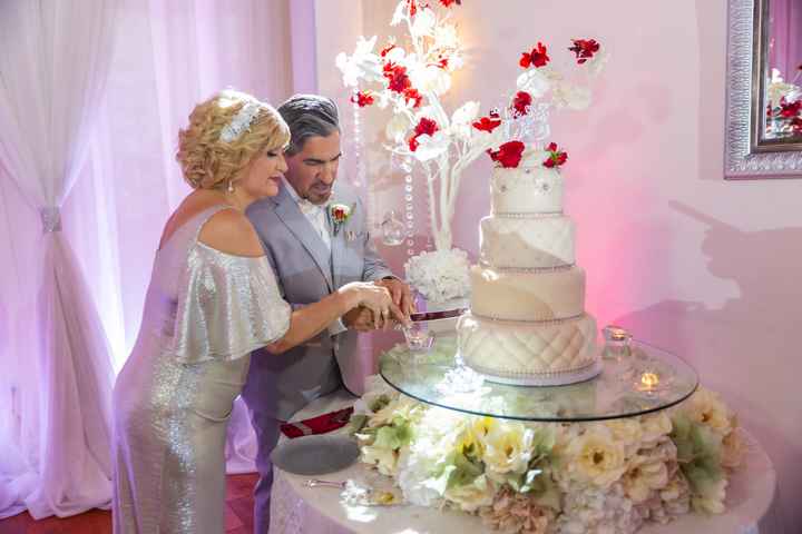 How many tiers in your wedding cake? - 4