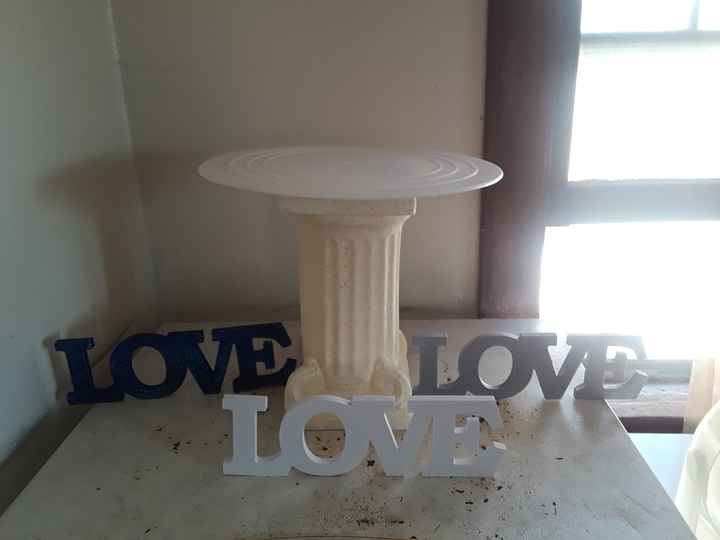 Let’s talk cake stands - 1