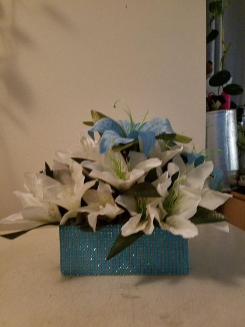 Sweetheart table w/turquoise & white tiger lilies