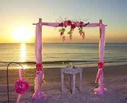 Beach ceremony: Arbor or no arbor?