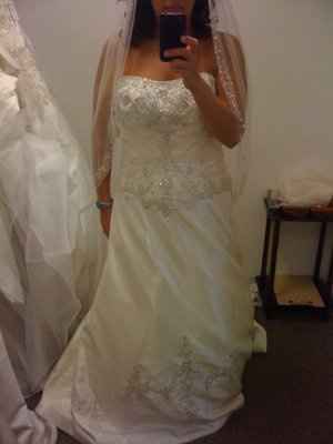To veil or not to veil, that is the question. Help me decide.