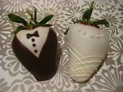 DIY Wedding Chocolate-Covered Strawberry Groom and Bride Tutorial