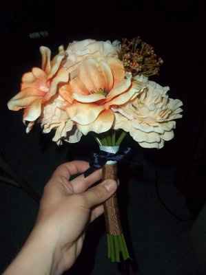 Tossing Bouquet/Holder DIY *Pics*