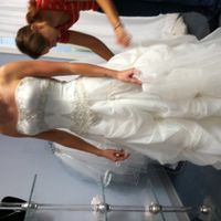 Major wedding dress debate here, please advise!