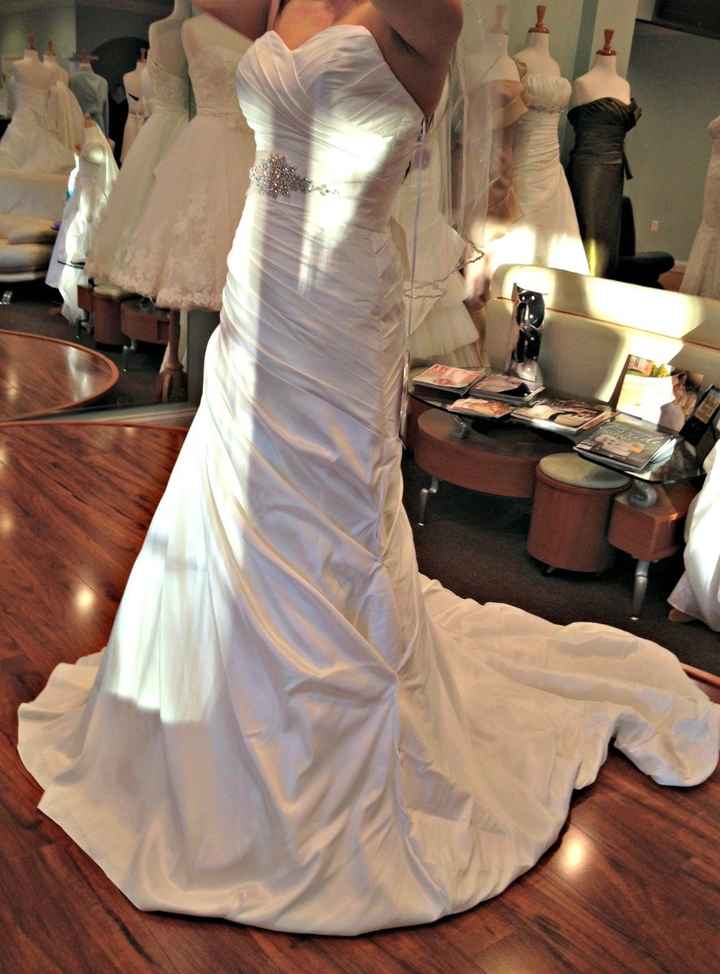 Show us your wedding dress!!!!!!
