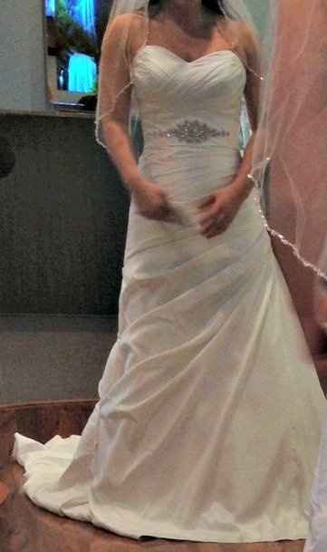 Show us your wedding dress!!!!!!