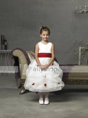 the flower girl's dress is fixed, lol