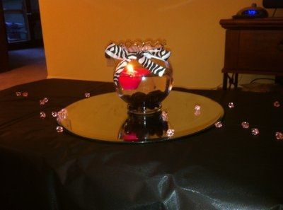 I need help w/ inexpensive centerpieces! *update*