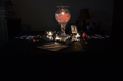 I need help w/ inexpensive centerpieces! *update*