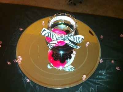 I need help w/ inexpensive centerpieces! *update*