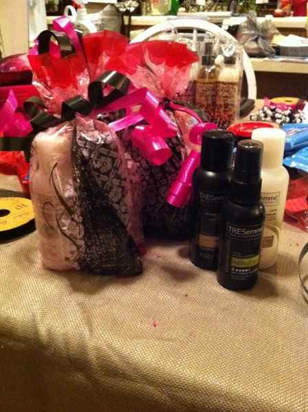 DIY Bridesmaid Bag (What to include w/ List)