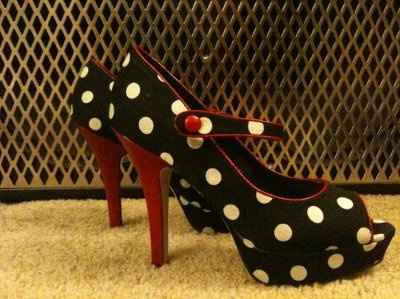 NWR: I got new shoes!  *pics*
