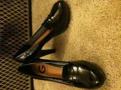 NWR: I got new shoes!  *pics*