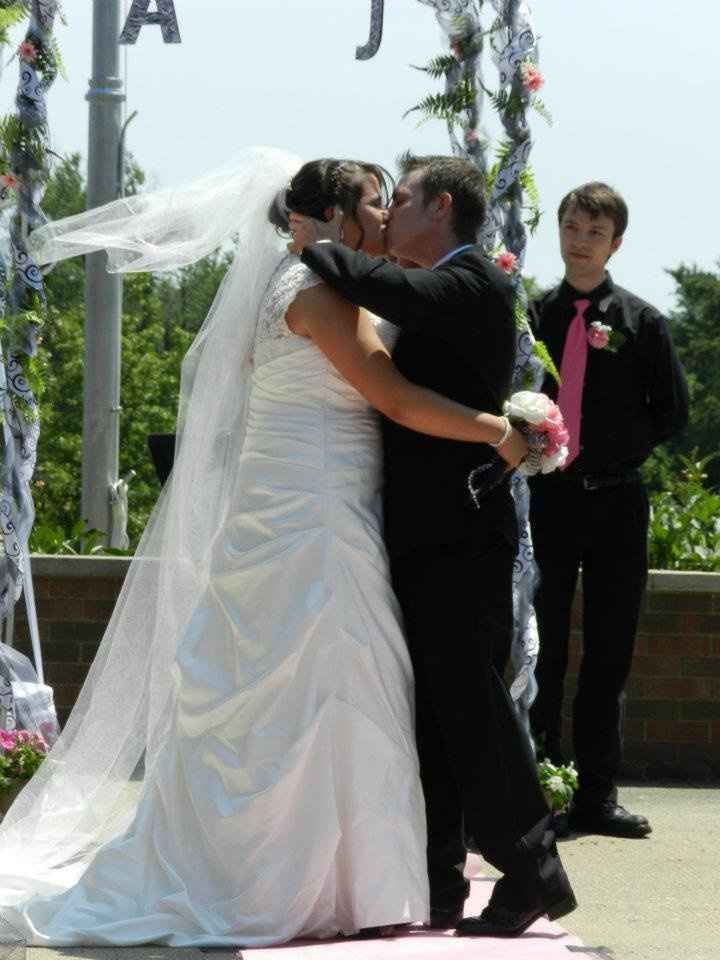 Even more wedding pics! -non pro pics-