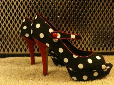 NWR: I got new shoes!  *pics*